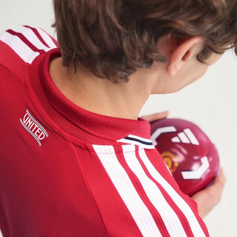Manchester United Home Jersey 2026/27  – Player Edition view 3