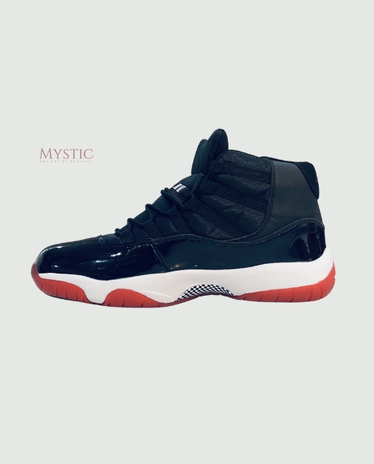Nike Air Jordan 11 - Black/Red